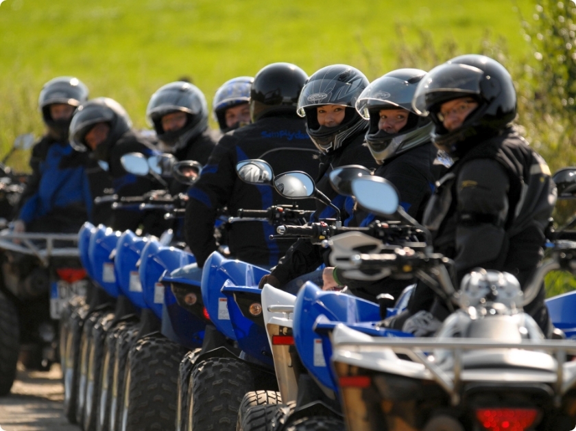 Gruppe auf Quads